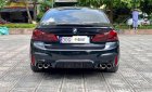 BMW 520i 2018 - Cần bán gấp xe đen nội thất kem