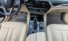 BMW 520i 2018 - Cần bán gấp xe đen nội thất kem