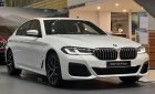 BMW 530i 2022 - Xe màu trắng
