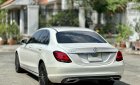 Mercedes-Benz 2021 - Trắng, nội thất kem, giá 1 tỷ 399