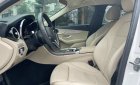 Mercedes-Benz C180 2019 - Ngoại thất trắng, nội thất kem siêu hot, siêu đẹp, siêu mới, lăn bánh hơn 3v