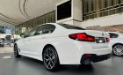 BMW 520i 2022 - Xe giao ngay, ưu đãi tiền mặt hấp dẫn đầu năm mới, tặng kèm bộ quà tặng phụ kiện full theo xe