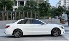 Mercedes-Benz C180 2021 - Màu trắng, nội thất kem