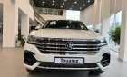 Volkswagen Touareg Luxury 2023 - Bán ô tô Volkswagen Touareg Luxury sản xuất 2023, màu trắng, nhập khẩu nguyên chiếc