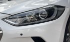 Hyundai Elantra gls 2016 - Cần bán gấp Hyundai Elantra gls đời 2016, màu bạc, giá tốt