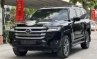 Toyota Land Cruiser 3.5 V6 2023 - Bán Toyota Land Cruiser LC 300 3.5 V6 đời 2023, màu đen, lướt 7000km