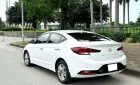 Hyundai Elantra 1.6 AT 2021 - Cần bán xe Hyundai Elantra 1.6 AT sản xuất 2021, màu trắng, xe chạy ít đi gia đình