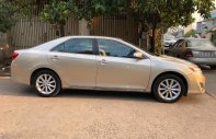 Toyota Camry XLE 2013 - Bán Toyota Camry XLE năm sản xuất 2013, màu vàng cát, xe nhập xăng điện 400tr giá 400 triệu tại Tp.HCM