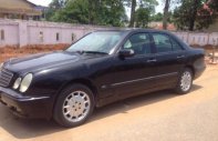 Mercedes-Benz E class 2001 - Cần bán lại xe Mercedes sản xuất năm 2001, màu đen, xe nhập, 160 triệu giá 160 triệu tại TT - Huế