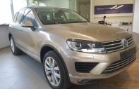 Volkswagen Touareg 2016 - Bán Volkswagen Touareg sản xuất 2016, màu vàng, nhập khẩu nguyên chiếc giá 2 tỷ 499 tr tại Khánh Hòa