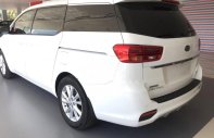 Kia Sedona Luxury 2018 - Bán ô tô Kia Sedona Luxury sản xuất năm 2018, màu trắng giá 1 tỷ 129 tr tại Quảng Nam