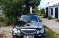 Mercedes-Benz E class E200 2004 - Cần bán gấp Mercedes E200 sản xuất 2004, màu đen, xe nhập giá 300 triệu tại Bình Dương