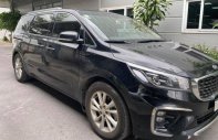 Kia Sedona 2.2L DATH 2018 - Bán Kia Sedona 2.2L DATH đời 2018, màu đen còn mới giá cạnh tranh giá 865 triệu tại Vĩnh Phúc