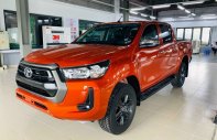 Toyota Hilux 2.4 4x2 AT 2021 - Toyota Hilux 2.4 AT 4X2 màu đỏ cam giao ngay tháng 11 giá 674 triệu tại Tiền Giang