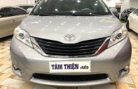 Toyota Sienna 2010 - Cần bán xe Toyota Sienna sản xuất năm 2010, màu bạc, nhập khẩu nguyên chiếc, giá 890tr giá 890 triệu tại Khánh Hòa