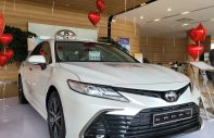 Toyota Camry 2021 - Bán Toyota Camry 2.0G năm 2021 ưu đãi lớn T12, sẵn xe giao ngay, trang bị nhiều tính năng hiện đại giá 1 tỷ 50 tr tại Sơn La