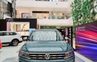 Volkswagen Tiguan 2022 - Giảm 50% trước bạ, 5 năm bảo dưỡng miễn phí, trả góp 0% lãi suất, xe sẵn giao ngay giá 1 tỷ 929 tr tại Tp.HCM