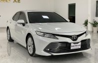 Toyota Camry 2019 - Cần bán lại xe 1 chủ từ đầu, đi giữ gìn, đẹp long lanh, hỗ trợ bank 60-70%, liên hệ giá tốt giá 985 triệu tại Bình Dương