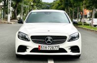 Mercedes-Benz C300 2019 - Trắng ga-lang kim cương giá 1 tỷ 659 tr tại Tp.HCM