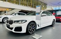 BMW 520i 2022 - Xe giao ngay, ưu đãi tiền mặt hấp dẫn đầu năm mới, tặng kèm bộ quà tặng phụ kiện full theo xe giá 2 tỷ 639 tr tại Tp.HCM