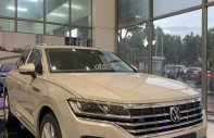 Volkswagen Touareg luxury 2023 - màu trắng sang trọng, đẹp mắt, xe nhập khẩu nguyên chiếc, tặng voucher phụ kiện 200 triệu ++ 0% lãi suấ giá 2 tỷ 799 tr tại Tp.HCM
