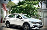 Volkswagen Tiguan facelift 2023 - TẶNG 150% TRƯỚC BẠ or TIỀN MẶT 300 TRIỆU VÀ GÓI PHỤ KIỆN NÂNG CẤP XE CHÍNH HÃNG GIÁ TỐT NHẤT MIỀN NAM LH NGAY 0979573796 giá 1 tỷ 699 tr tại Tp.HCM