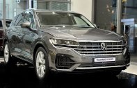 Volkswagen Touareg luxury 2023 - màu xám sang trọng, đẹp mắt, xe nhập khẩu nguyên chiếc, tặng voucher phụ kiện 400 triệu ++ 0% lãi suất giá 3 tỷ 99 tr tại Tp.HCM