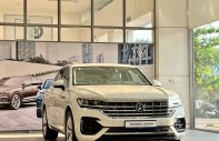 Volkswagen Touareg luxury 2023 - màu trắng sang trọng, nhập khẩu nguyên chiếc, tặng voucher phụ kiện hàng trăm triệu đồng và 0% lãi suất giá 3 tỷ 99 tr tại Tp.HCM