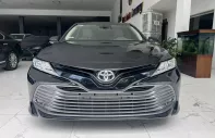 Toyota Camry 2.0G 2020 - Em bán xe Toyota Camry 2.0G sản xuất năm 2020 màu đen nội thất kem giá 820 triệu tại Hà Nội
