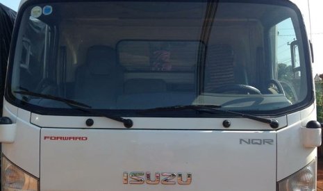 Isuzu NQR 2010 - Xe Isuzu NQR sản xuất 2010, màu trắng, giá 650tr