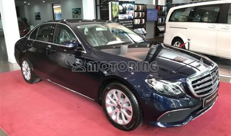 Mercedes-Benz E200 2017 - Bán ô tô Mercedes E200 đời 2017, màu đen