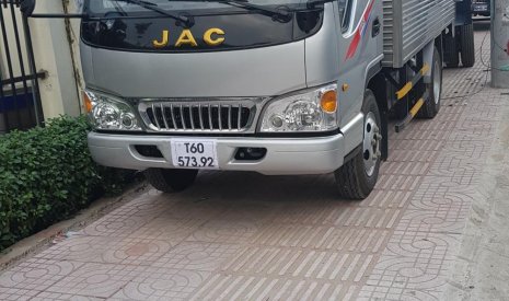 Xe tải 1,5 tấn - dưới 2,5 tấn 2017 - Cần bán ngay xe tải Jac 2t4 máy cn Isuzu, trả góp 95%