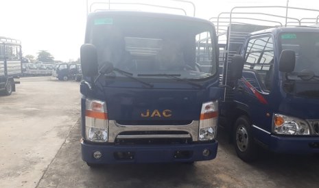 Xe tải 1250kg 2018 - Bán xe tải Jac 3 tấn 5 cabin Isuzu, thùng bạt, màu bạc giá cạnh tranh