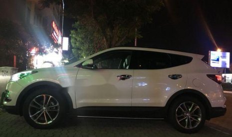 Hyundai Santa Fe 2016 - Bán Hyundai Santa Fe năm 2016, màu trắng