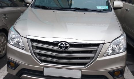 Toyota Innova E 2015 - Cần tiền bán gấp Toyota Innova E đời 2015, xe như mới