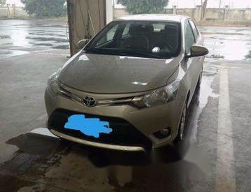 Toyota Vios 1.5E 2017 - Cần bán Toyota Vios 1.5E đời 2017, màu bạc số sàn, giá tốt