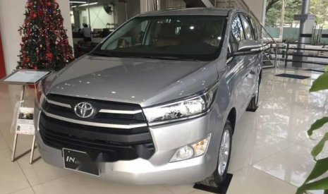 Toyota Innova 2018 - Cần bán Toyota Innova năm sản xuất 2018, màu bạc