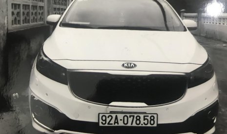 Kia Sedona 2.2 2016 - Cần bán xe Kia Sedona 2.2 sản xuất năm 2016, màu trắng