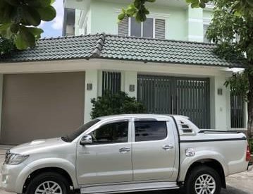 Toyota Hilux   E   2014 - Bán xe Toyota Hilux E 2014, màu bạc số sàn