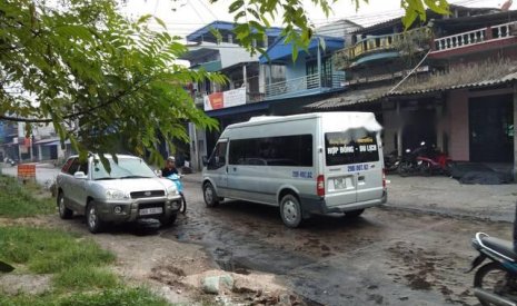 Hyundai Santa Fe 2005 - Cần bán lại xe Hyundai Santa Fe đời 2005, màu trắng, giá chỉ 325 triệu