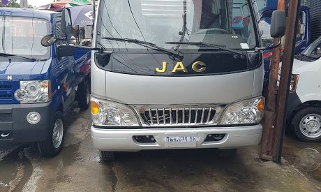 2017 - Bán xe tải Jac 2t4 Euro 2 ga cơ 2017, hỗ trợ trả góp 90% giá trị xe