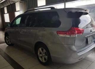 Toyota Sienna   LE 2.7   2011 - Bán ô tô Toyota Sienna LE 2.7 sản xuất năm 2011, màu xám còn mới