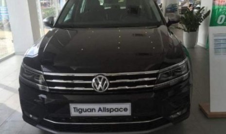 Volkswagen Tiguan 2018 - Bán Volkswagen Tiguan năm sản xuất 2018, màu đen