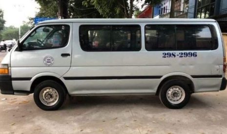 Toyota Hiace 2002 - Bán Toyota Hiace năm sản xuất 2002, màu bạc, giá tốt