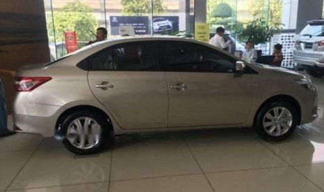 Toyota Vios 2018 - Bán ô tô Toyota Vios đời 2018, màu vàng như mới