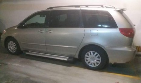 Toyota Sienna   2008 - Cần bán xe Toyota Sienna năm sản xuất 2008, màu bạc, nhập khẩu nguyên chiếc