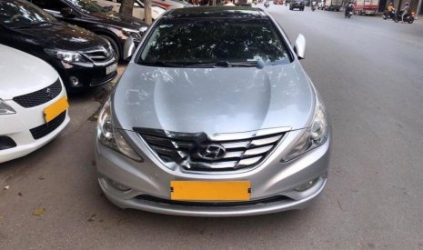 Hyundai Sonata 20 Y 2010 - Bán xe Hyundai Sonata 20 Y 2010, màu bạc, nhập khẩu, xe còn rất mới