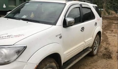 Toyota Fortuner   2011 - Cần bán gấp Toyota Fortuner đời 2011, màu trắng, giá 650tr