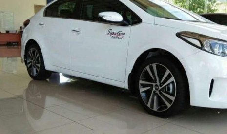 Kia Cerato   2017 - Bán Kia Cerato sản xuất năm 2017, màu trắng, nhập khẩu 