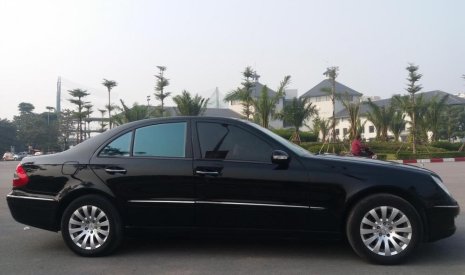 Mercedes-Benz E class E280 2005 - Bán ô tô Mercedes E280 năm sản xuất 2005, màu đen